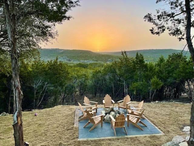 Experience breathtaking Hill Country views and cozy up around the fire pit with family and friends. Roast s’mores, share stories, and make unforgettable memories under the Texas stars!