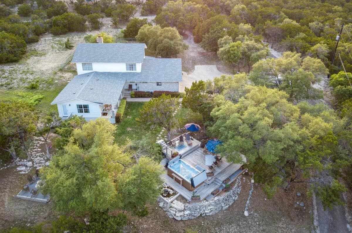 Imagine yourself surrounded with trees and vegetation. Enjoying a XXL hot spa, having a drink on the large deck, listening to the natural fountain waterfall and taking in the beautiful views of the Austin Hill Country